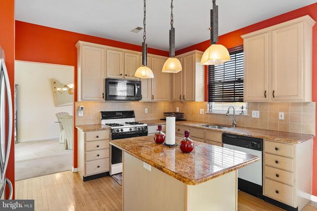 53 LEXINGTON CIR, Marlton, NJ 08053