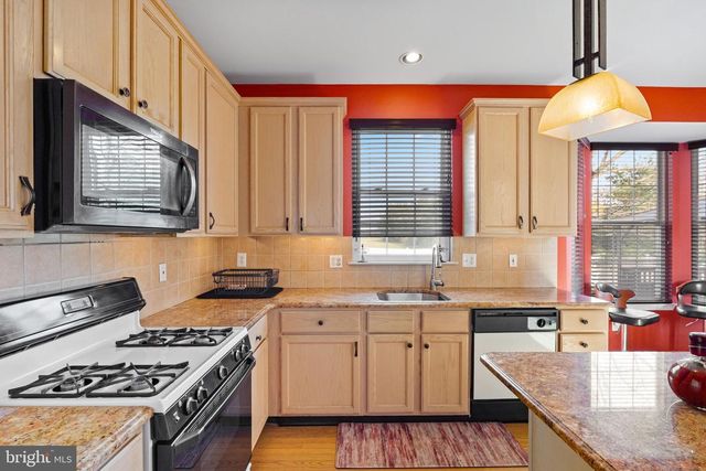 53 LEXINGTON CIR, Marlton, NJ 08053