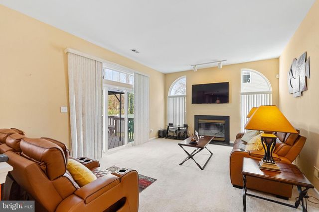 53 LEXINGTON CIR, Marlton, NJ 08053