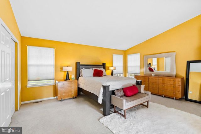 53 LEXINGTON CIR, Marlton, NJ 08053