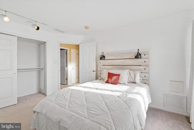 53 LEXINGTON CIR, Marlton, NJ 08053