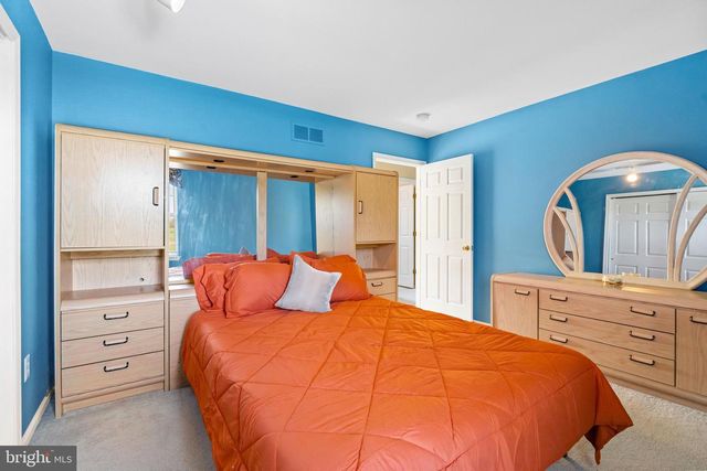 53 LEXINGTON CIR, Marlton, NJ 08053