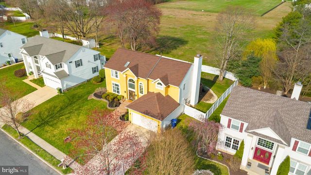 53 LEXINGTON CIR, Marlton, NJ 08053