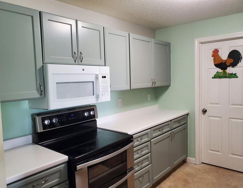 15 Windsor Ct Unit G, Keene, NH 03431