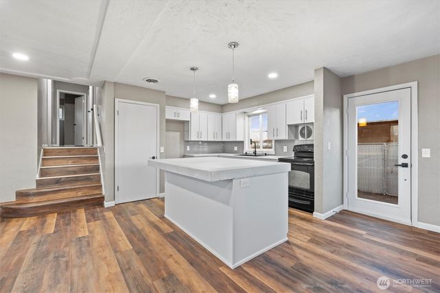 906 S A Street, Moses Lake, WA 98837