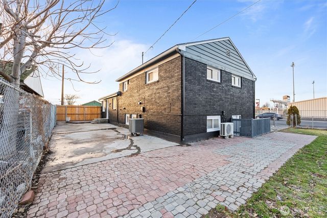 906 S A Street, Moses Lake, WA 98837