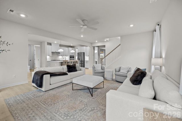 5024 Hillshire Lane, Charlotte, NC 28227