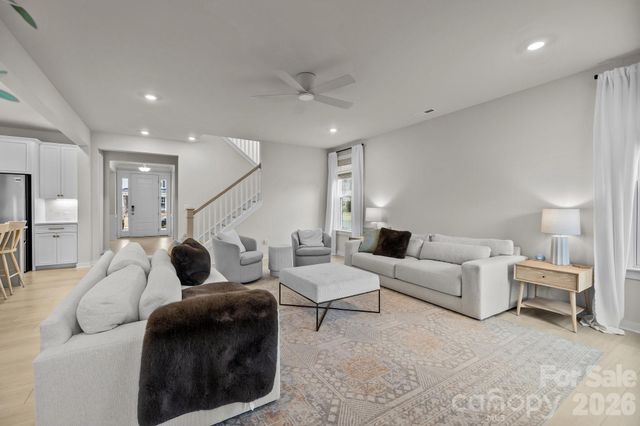 5024 Hillshire Lane, Charlotte, NC 28227