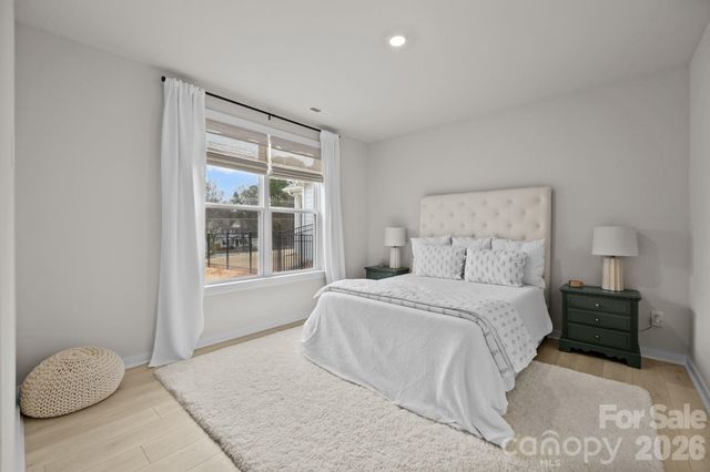 5024 Hillshire Lane, Charlotte, NC 28227