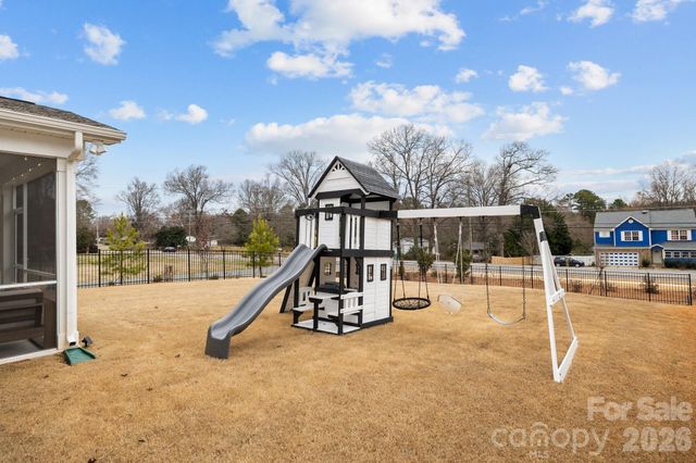 5024 Hillshire Lane, Charlotte, NC 28227