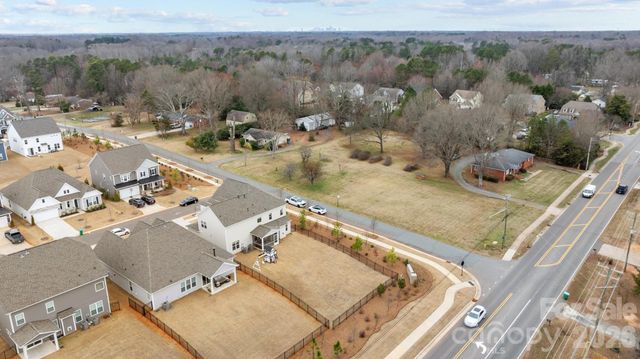 5024 Hillshire Lane, Charlotte, NC 28227