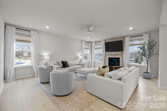 5024 Hillshire Lane, Charlotte, NC 28227