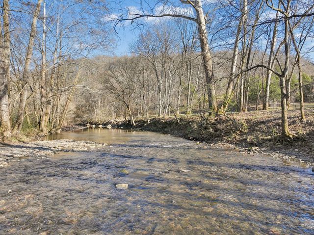 215 Hickman Creek Road S, Hickman, TN 38567