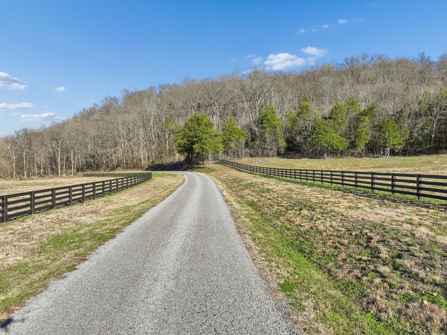 215 Hickman Creek Road S, Hickman, TN 38567