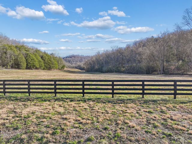 215 Hickman Creek Road S, Hickman, TN 38567