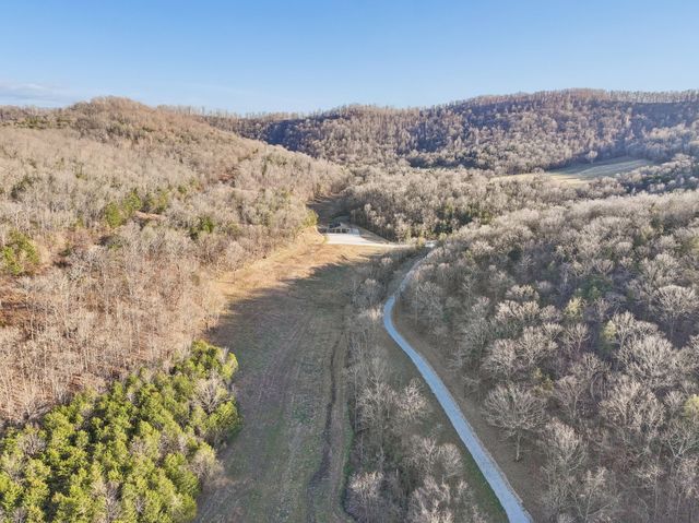 215 Hickman Creek Road S, Hickman, TN 38567