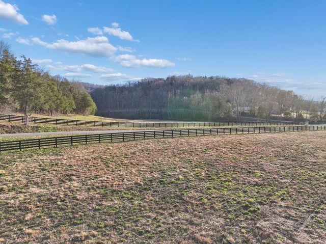 215 Hickman Creek Road S, Hickman, TN 38567