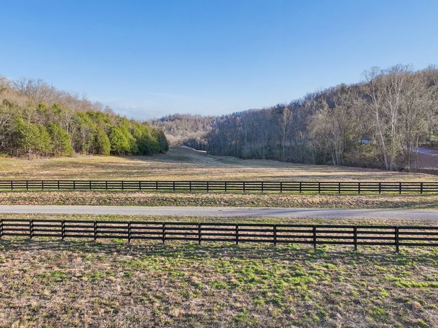215 Hickman Creek Road S, Hickman, TN 38567