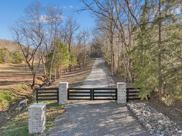 215 Hickman Creek Road S, Hickman, TN 38567