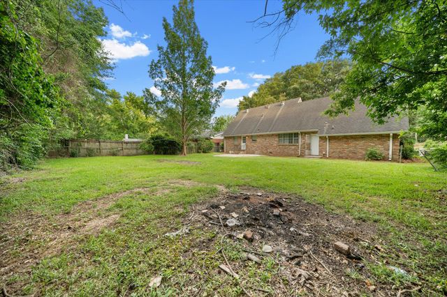 331 Emerson Dr., Hattiesburg, MS 39401