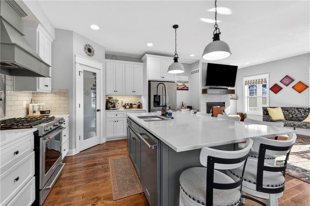 23500 E 11th Street S, Independence, MO 64056