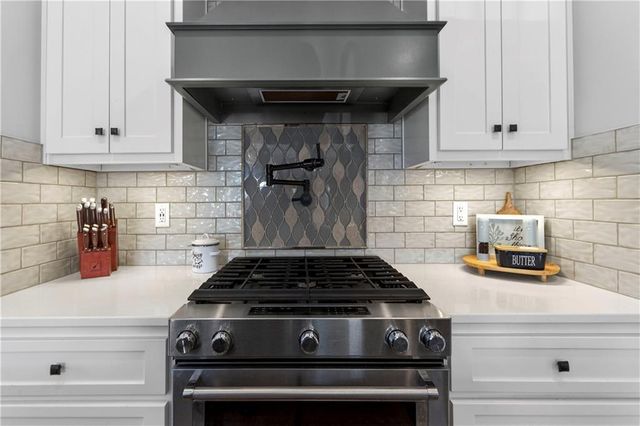 23500 E 11th Street S, Independence, MO 64056