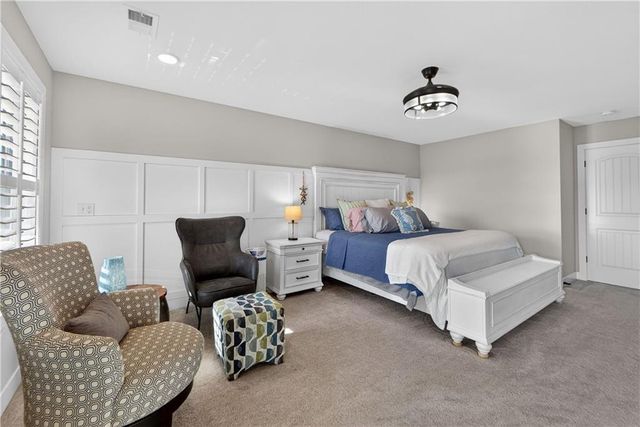 23500 E 11th Street S, Independence, MO 64056