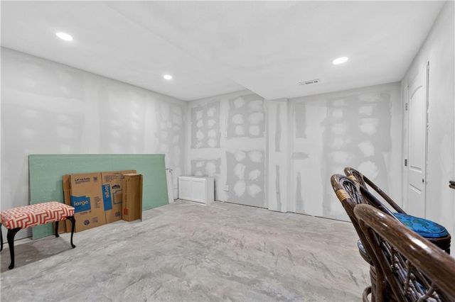 23500 E 11th Street S, Independence, MO 64056