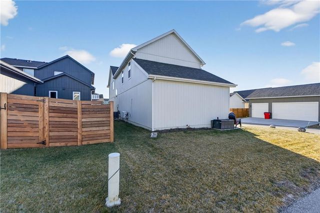 23500 E 11th Street S, Independence, MO 64056