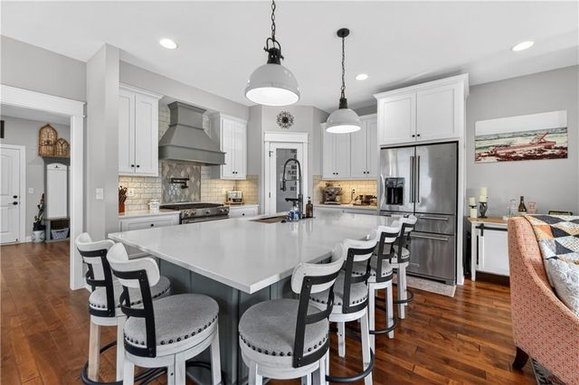 23500 E 11th Street S, Independence, MO 64056