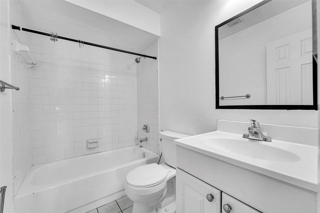 2698 N Nob Hill Road, Sunrise, FL 33322