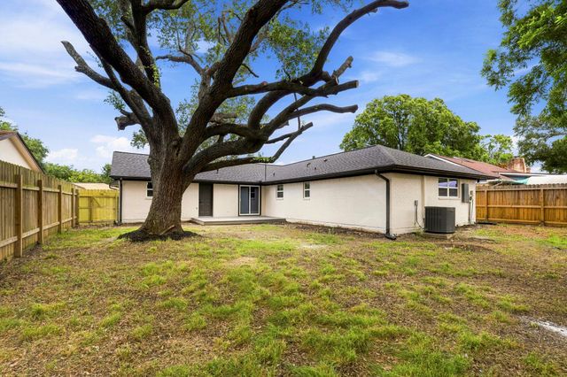 4002 Montego Drive, Baytown, TX 77521