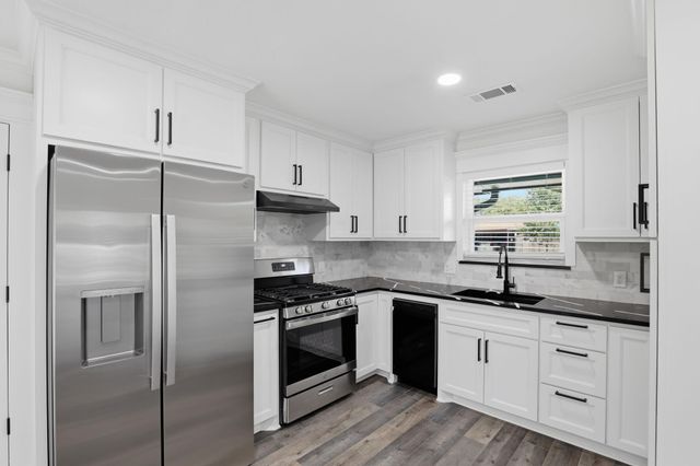4002 Montego Drive, Baytown, TX 77521