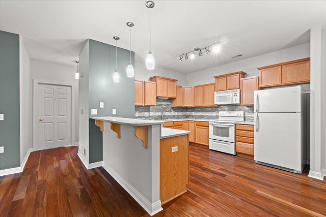 8610 Roxbury WAY, Oak Creek, WI 53154
