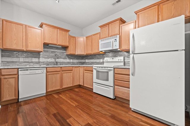 8610 Roxbury WAY, Oak Creek, WI 53154