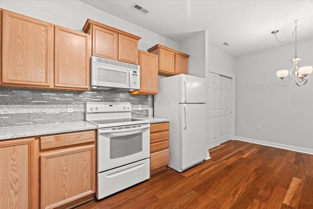 8610 Roxbury WAY, Oak Creek, WI 53154
