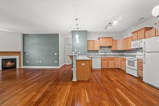 8610 Roxbury WAY, Oak Creek, WI 53154