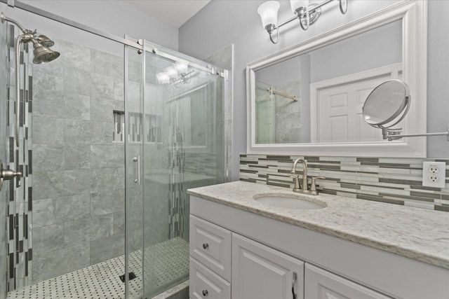 8610 Roxbury WAY, Oak Creek, WI 53154