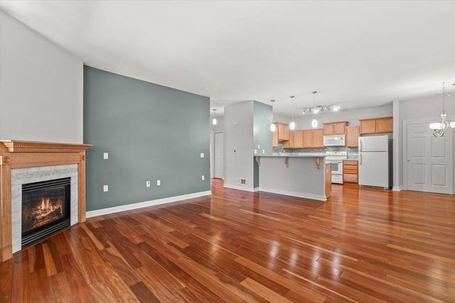 8610 Roxbury WAY, Oak Creek, WI 53154