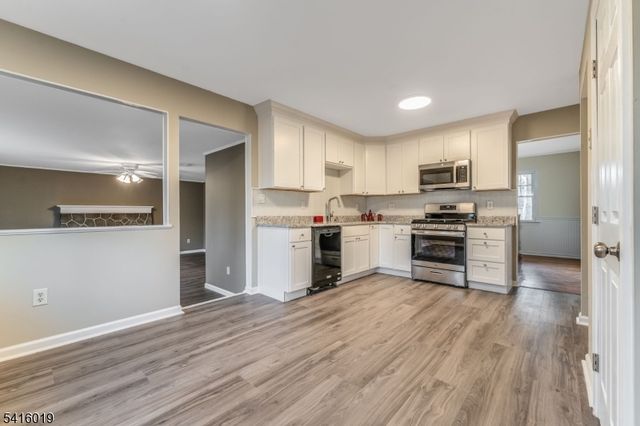 14 Fawn Dr, Clinton Twp., NJ 08833