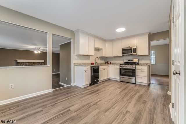 14 Fawn Dr, Clinton Twp., NJ 08833