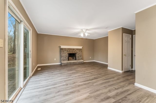 14 Fawn Dr, Clinton Twp., NJ 08833