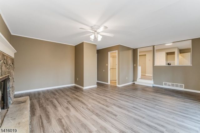 14 Fawn Dr, Clinton Twp., NJ 08833