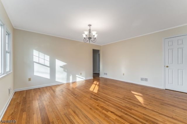 14 Fawn Dr, Clinton Twp., NJ 08833