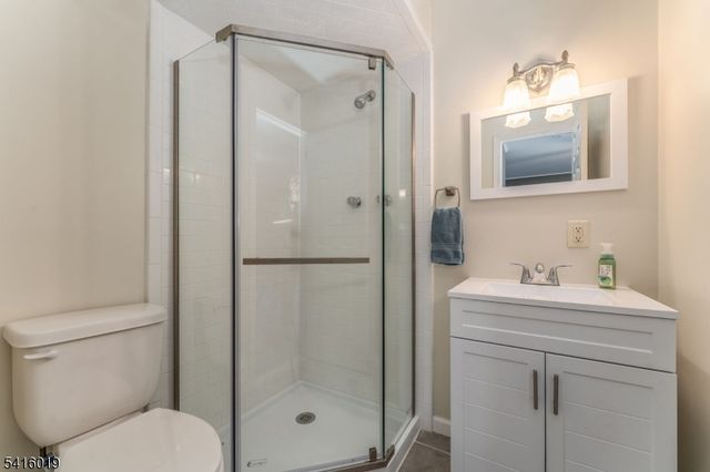 14 Fawn Dr, Clinton Twp., NJ 08833