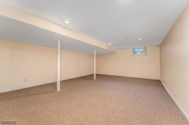 14 Fawn Dr, Clinton Twp., NJ 08833