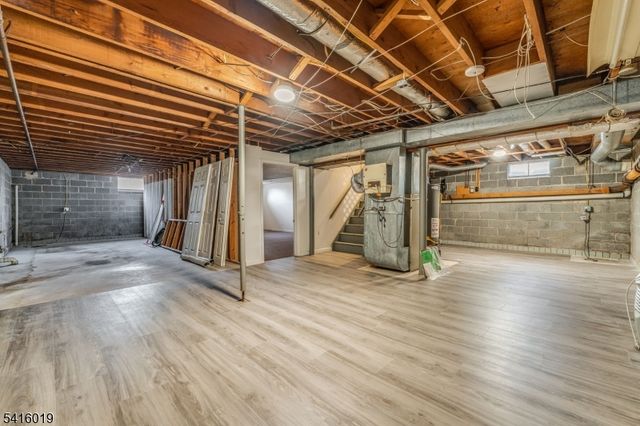 14 Fawn Dr, Clinton Twp., NJ 08833