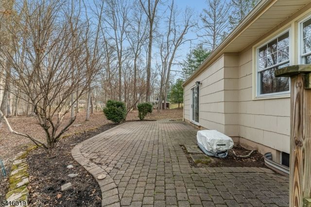 14 Fawn Dr, Clinton Twp., NJ 08833