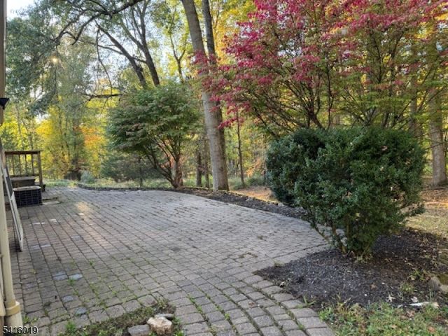 14 Fawn Dr, Clinton Twp., NJ 08833