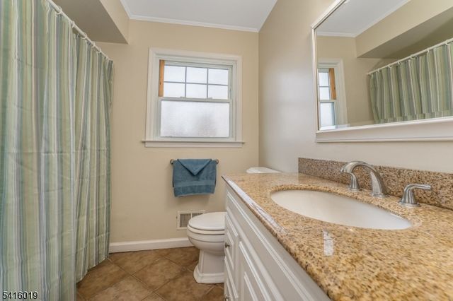 14 Fawn Dr, Clinton Twp., NJ 08833